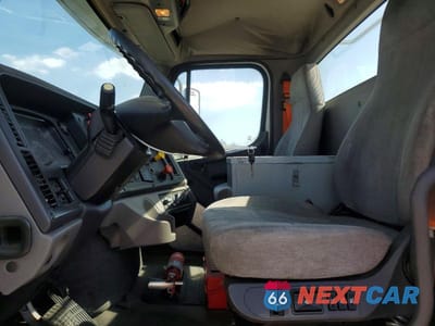 Zdjęcie 7 z 12 samochodu: 2018 FREIGHTLINER BUSINESS CLASS M2 SEMI TRUCK VIN:1FUBC4FK2JHJK2323 - miniatura