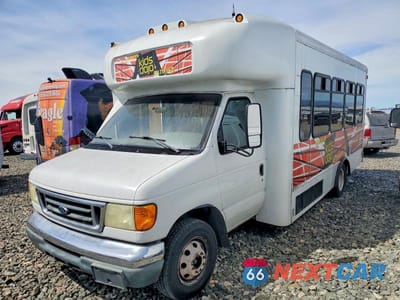 Drugie zdjęcie samochodu z przodu: 2004 FORD ECONOLINE E450 SUPER DUTY CUTAWAY VAN VIN:1FDXE45SX4HA70643 - miniatura