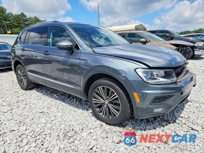 Czwarte zdjęcie samochodu z boku: 2018 VOLKSWAGEN TIGUAN SE VIN:3VV3B7AX6JM017008 - miniatura