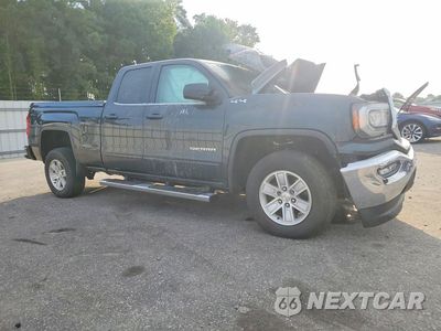 Czwarte zdjęcie samochodu z boku: 2019 GMC SIERRA LIMITED K1500 SLE VIN:2GTV2MEC9K1105315 - miniatura