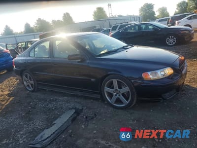 Czwarte zdjęcie samochodu z boku: 2005 VOLVO S60 R VIN:YV1RH527752449768 - miniatura