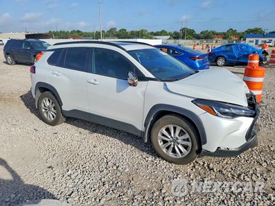 Czwarte zdjęcie samochodu z boku: 2022 TOYOTA COROLLA CROSS LE VIN:7MUBAABG9NV005620 - miniatura