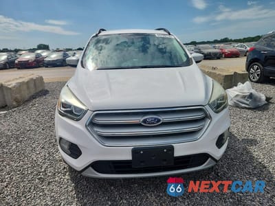 Piąte zdjęcie samochodu w środku: 2017 FORD ESCAPE SE VIN:1FMCU0GD2HUB20540 - miniatura