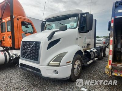 2019 VOLVO VNR SEMI TRUCK 4V4WC9DG5KN898005 - główne zdjęcie licytacji z USA - miniatura