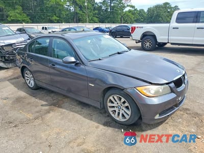 Czwarte zdjęcie samochodu z boku: 2006 BMW 325 I VIN:WBAVB13556KR59370 - miniatura