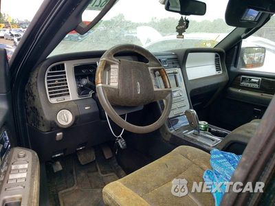Zdjęcie 8 z 12 samochodu: 2010 LINCOLN NAVIGATOR VIN:5LMJJ2J57AEJ10113 - miniatura