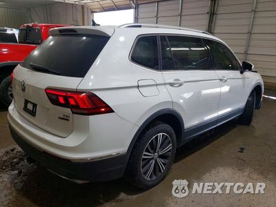 Trzecie zdjęcie samochodu z tyłu: 2018 VOLKSWAGEN TIGUAN SE VIN:3VV2B7AX5JM029002 - miniatura