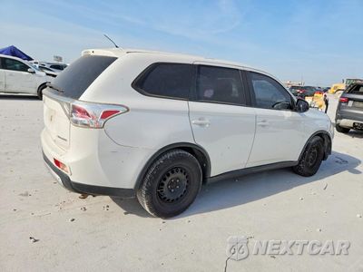 Trzecie zdjęcie samochodu z tyłu: 2015 MITSUBISHI OUTLANDER ES VIN:JA4AD2A31FZ008698 - miniatura