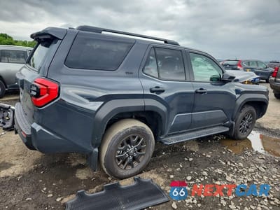 Trzecie zdjęcie samochodu z tyłu: 2025 TOYOTA 4RUNNER SR5 VIN:JTEVA5BR2S5047236 - miniatura