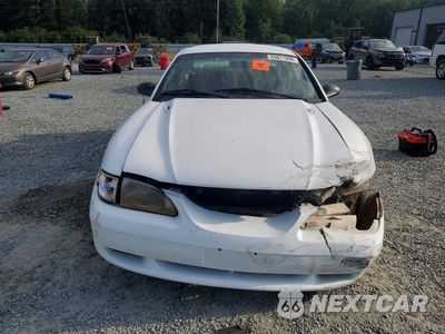 Piąte zdjęcie samochodu w środku: 1998 FORD MUSTANG VIN:1FAFP4041WF117209 - miniatura