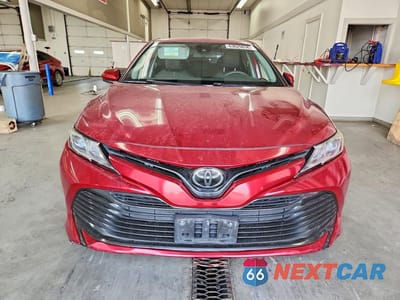Piąte zdjęcie samochodu w środku: 2019 TOYOTA CAMRY LE VIN:4T1B11HK0KU757487 - miniatura