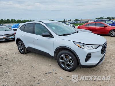 Czwarte zdjęcie samochodu z boku: 2025 FORD ESCAPE ST LINE VIN:1FMCU9MN9SUA10383 - miniatura