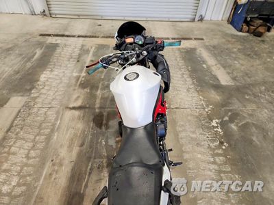 Zdjęcie 6 z 9 samochodu: 2013 YAMAHA FZ6 R VIN:JYARJ18E9DA010659 - miniatura