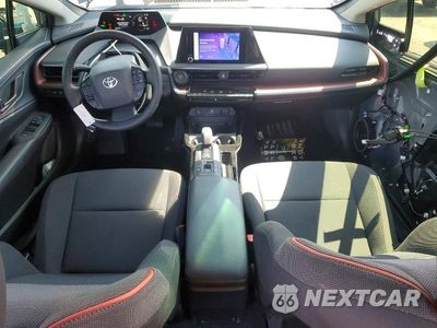 Zdjęcie 8 z 12 samochodu: 2024 TOYOTA PRIUS PRIME SE VIN:JTDACACU5R3019204 - miniatura