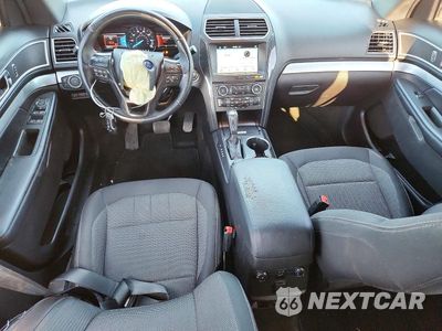 Zdjęcie 8 z 13 samochodu: 2017 FORD EXPLORER XLT VIN:1FM5K8D83HGB04950 - miniatura
