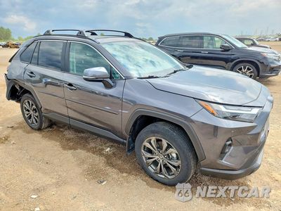Czwarte zdjęcie samochodu z boku: 2023 TOYOTA RAV4 XLE PREMIUM VIN:4T3B6RFV3PU138930 - miniatura