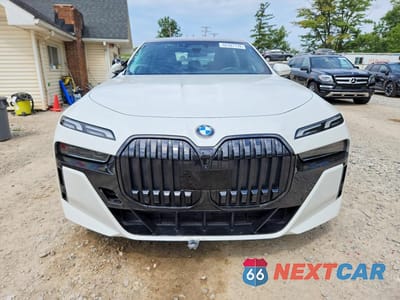 Piąte zdjęcie samochodu w środku: 2023 BMW 760 XI VIN:WBA33EJ06PCL49752 - miniatura