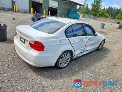 Trzecie zdjęcie samochodu z tyłu: 2006 BMW 325 I AUTOMATIC VIN:WBAVB17516NK30971 - miniatura