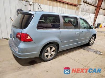 Trzecie zdjęcie samochodu z tyłu: 2010 VOLKSWAGEN ROUTAN SE VIN:2V4RW3D18AR236967 - miniatura