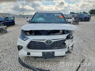 Piąte zdjęcie samochodu w środku: 2024 TOYOTA HIGHLANDER XLE VIN:5TDKDRAH8RS053738 - miniatura