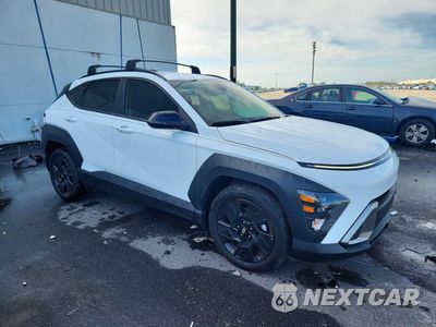 Czwarte zdjęcie samochodu z boku: 2026 HYUNDAI KONA SEL SPORT VIN:KM8HF3AB3TU380401 - miniatura