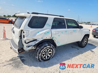 Trzecie zdjęcie samochodu z tyłu: 2021 TOYOTA 4RUNNER TRD OFF-ROAD PREMIUM VIN:JTERU5JR8M5939049 - miniatura