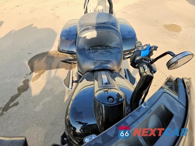 Piąte zdjęcie samochodu w środku: 2021 HARLEY-DAVIDSON FLHTK VIN:1HD1KEF18MB604335 - miniatura
