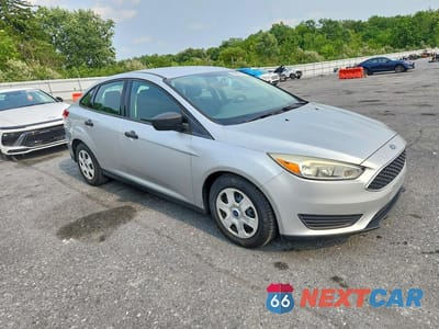 Czwarte zdjęcie samochodu z boku: 2017 FORD FOCUS S VIN:1FADP3E2XHL269230 - miniatura