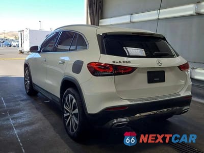 Trzecie zdjęcie samochodu z tyłu: 2021 MERCEDES-BENZ GLA 250 VIN:W1N4N4GB3MJ134074 - miniatura