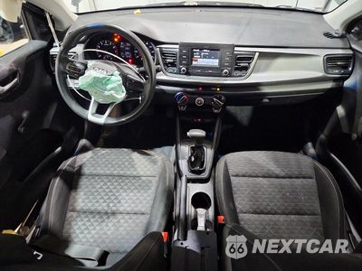 Zdjęcie 8 z 12 samochodu: 2018 KIA RIO LX VIN:3KPA24AB6JE080211 - miniatura