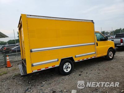 Trzecie zdjęcie samochodu z tyłu: 2020 GMC SAVANA BOX TRUCK VIN:1GD07RFP3L1182212 - miniatura