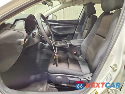 Zdjęcie 7 z 13 samochodu: 2024 MAZDA 3 VIN:3MZBPAAM3RM435484 - miniatura