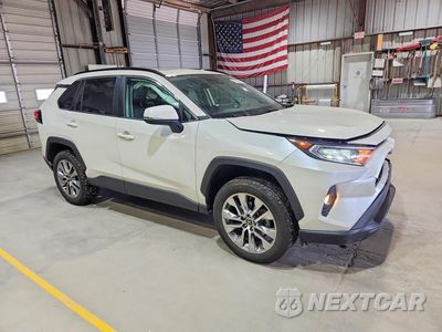 Czwarte zdjęcie samochodu z boku: 2021 TOYOTA RAV4 XLE PREMIUM VIN:2T3A1RFV3MW152171 - miniatura