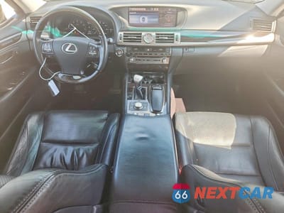 Zdjęcie 8 z 12 samochodu: 2014 LEXUS LS 460 VIN:JTHCL5EF9E5021677 - miniatura