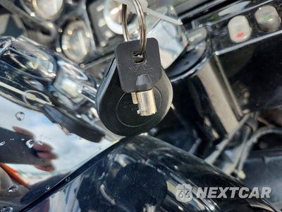 Zdjęcie 8 z 9 samochodu: 2010 HARLEY-DAVIDSON FLHTK VIN:1HD1KEM14AB626153 - miniatura