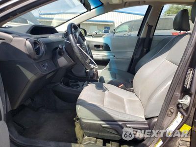 Zdjęcie 7 z 12 samochodu: 2013 TOYOTA PRIUS C FOUR VIN:JTDKDTB31D1041792 - miniatura