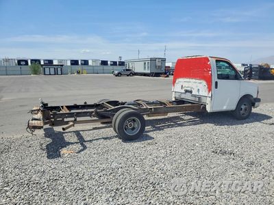 Trzecie zdjęcie samochodu z tyłu: 2015 GMC SAVANA CUTAWAY G3500 VIN:1GD373CG3F1131442 - miniatura