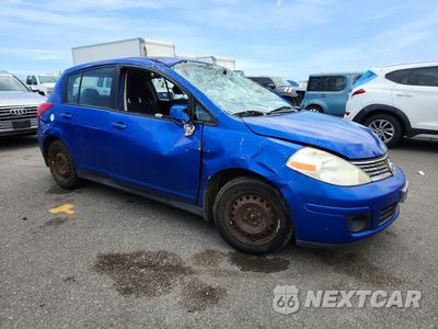 Czwarte zdjęcie samochodu z boku: 2009 NISSAN VERSA 1.8 S VIN:3N1BC13E69L436383 - miniatura