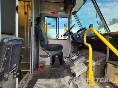 Zdjęcie 7 z 13 samochodu: 2007 FREIGHTLINER CHASSIS M LINE WALK-IN VAN VIN:4UZAANBW17CX54089 - miniatura