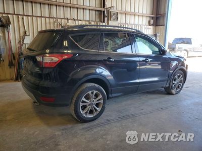 Trzecie zdjęcie samochodu z tyłu: 2018 FORD ESCAPE SE VIN:1FMCU9GD1JUC59181 - miniatura