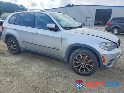 Czwarte zdjęcie samochodu z boku: 2013 BMW X5 XDRIVE35I VIN:5UXZV4C59D0B01570 - miniatura