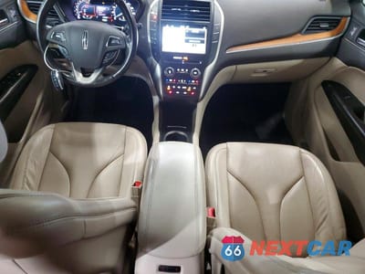 Zdjęcie 8 z 13 samochodu: 2017 LINCOLN MKC SELECT VIN:5LMCJ2D95HUL62174 - miniatura
