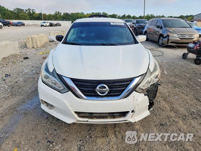 Piąte zdjęcie samochodu w środku: 2017 NISSAN ALTIMA 2.5 S VIN:1N4AL3AP8HC251115 - miniatura
