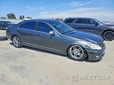 Czwarte zdjęcie samochodu z boku: 2007 MERCEDES-BENZ S 550 VIN:WDDNG71X67A035674 - miniatura