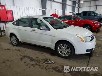 Czwarte zdjęcie samochodu z boku: 2010 FORD FOCUS SEL VIN:1FAHP3HN8AW123338 - miniatura