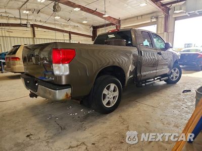 Trzecie zdjęcie samochodu z tyłu: 2011 TOYOTA TUNDRA DOUBLE CAB SR5 VIN:5TFUW5F1XBX184225 - miniatura