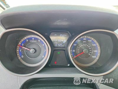 Zdjęcie 9 z 12 samochodu: 2015 HYUNDAI ELANTRA LIMITED VIN:KMHDH4AE7FU359614 - miniatura