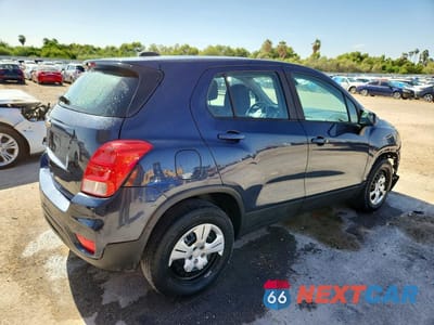 Trzecie zdjęcie samochodu z tyłu: 2018 CHEVROLET TRAX LS VIN:3GNCJKSBXJL185366 - miniatura
