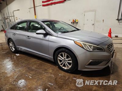 Czwarte zdjęcie samochodu z boku: 2015 HYUNDAI SONATA SE VIN:5NPE24AF1FH205574 - miniatura