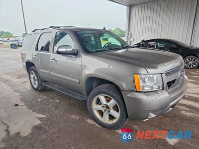 Czwarte zdjęcie samochodu z boku: 2008 CHEVROLET TAHOE K1500 VIN:1GNFK13088J167550 - miniatura